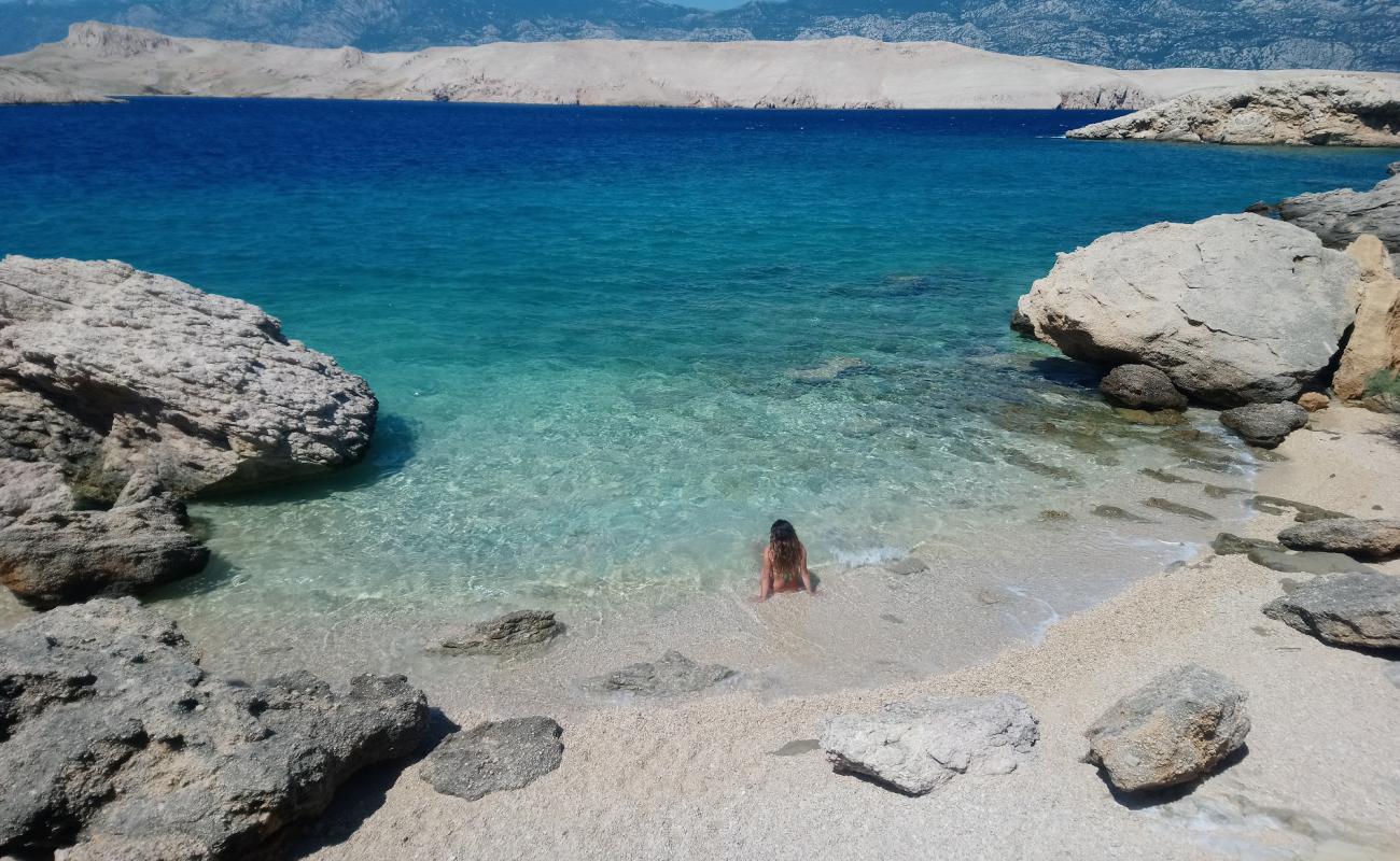 Photo de Streto beach avec caillou fin clair de surface