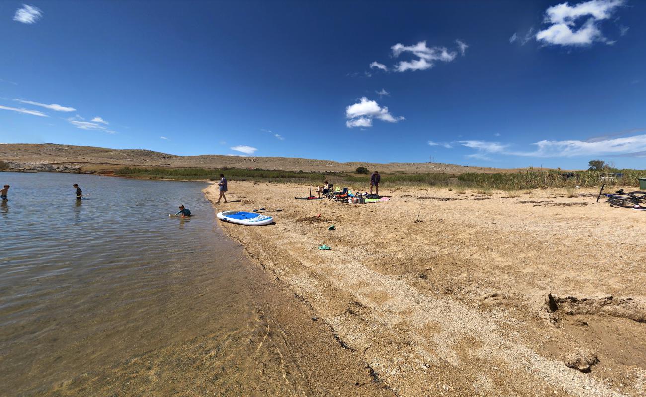 Photo de Old Povljana beach situé dans une zone naturelle