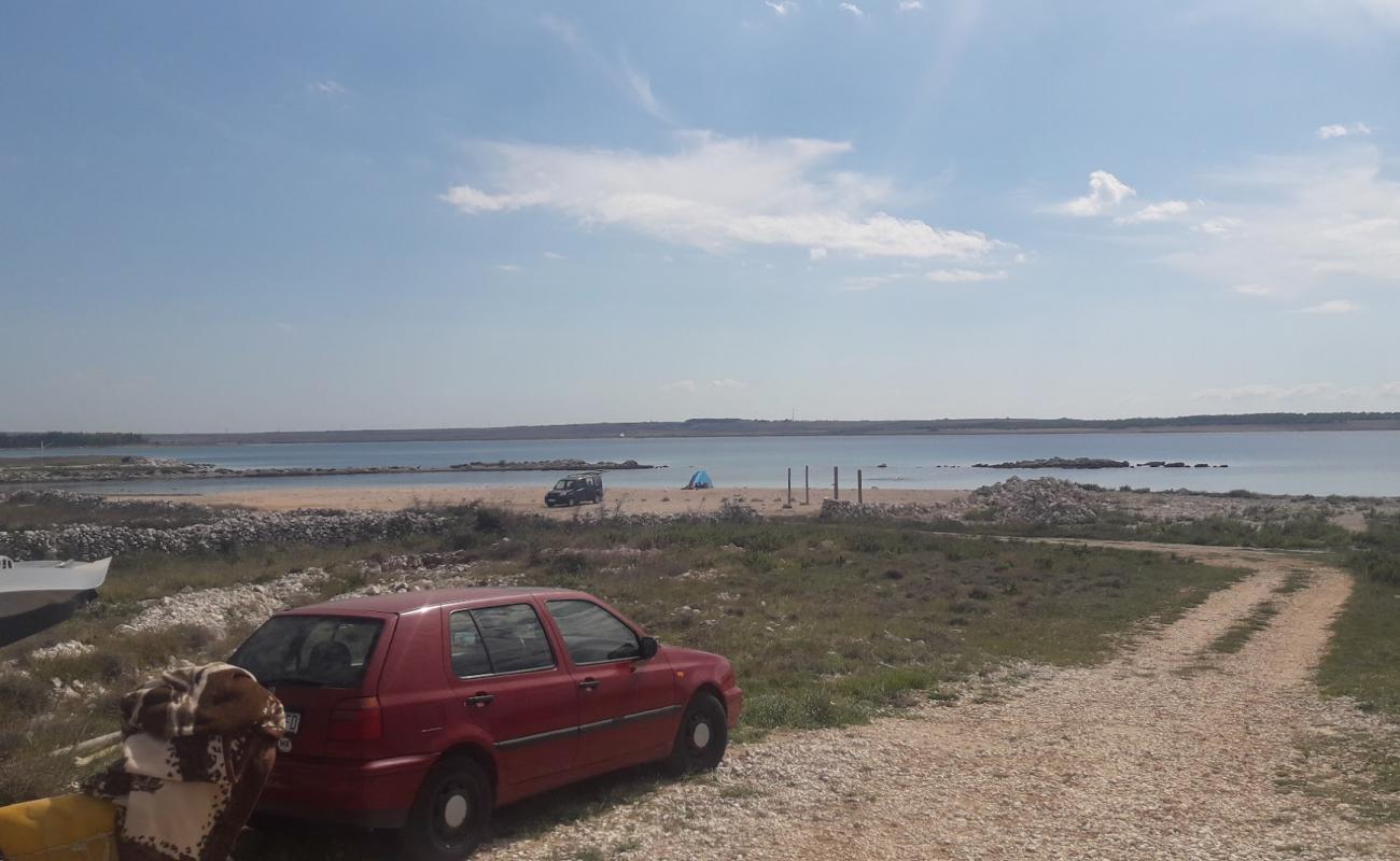 Photo de Pag beach avec roches de surface