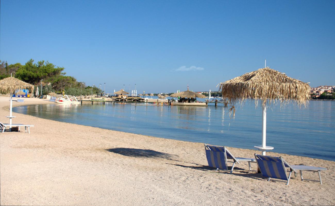 Photo de Vrtic beach avec caillou fin clair de surface