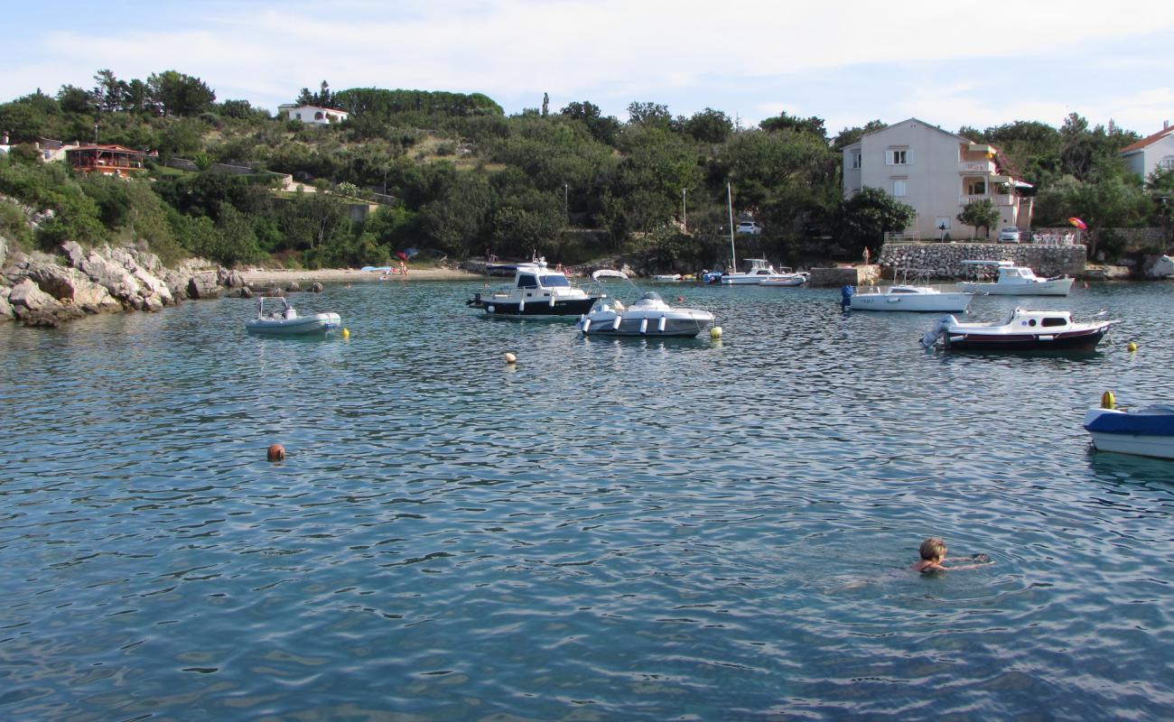 Photo de Brnestre beach avec caillou clair de surface