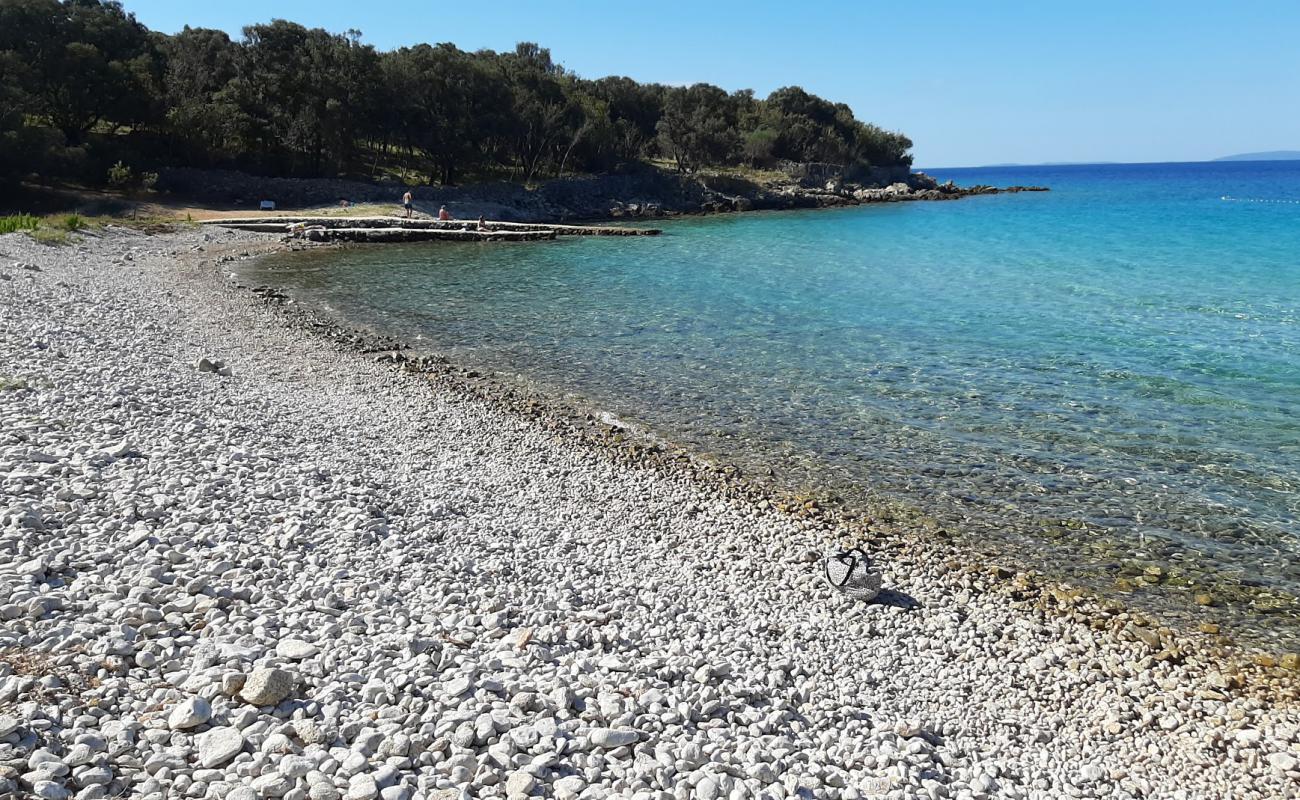 Photo de Slatina Bay II avec caillou clair de surface