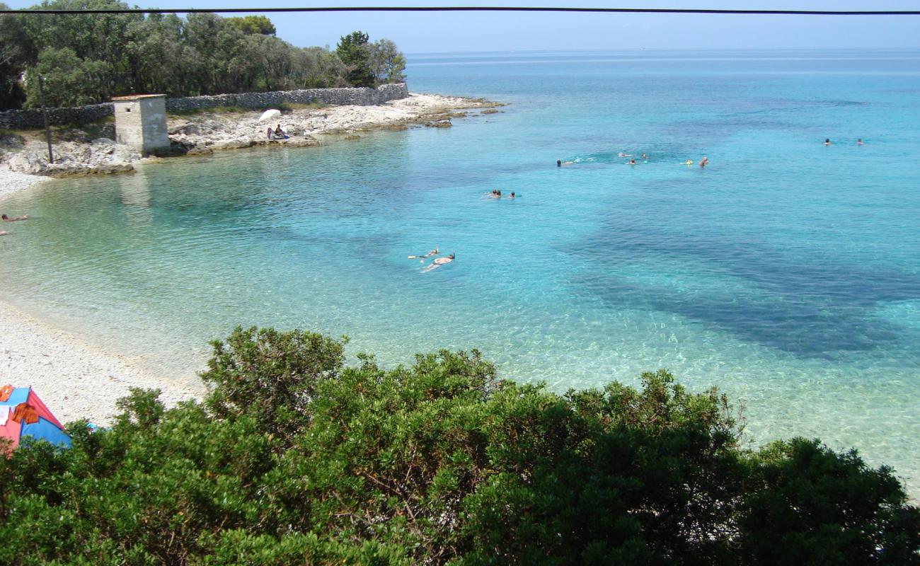 Photo de Silba beach II avec galets beige de surface