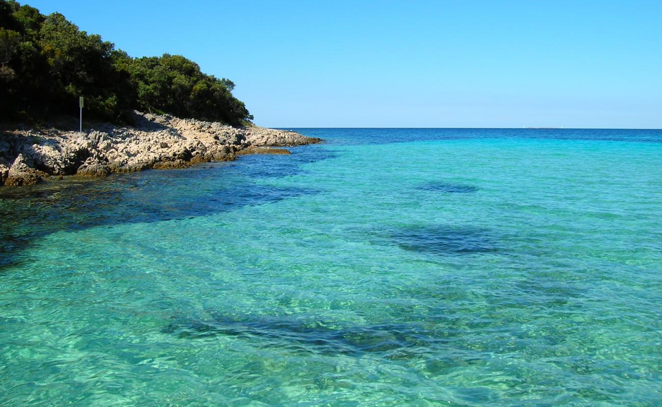 Photo de Pernastica beach avec galets beige de surface