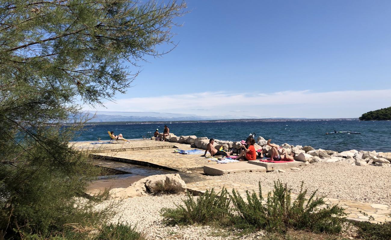 Photo de Tratica beach avec petits galets beige de surface
