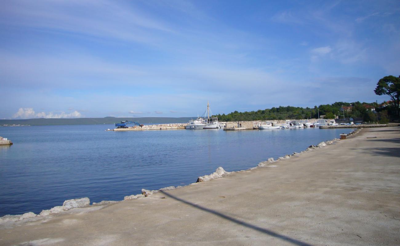 Photo de Zdrelac beach avec béton de surface