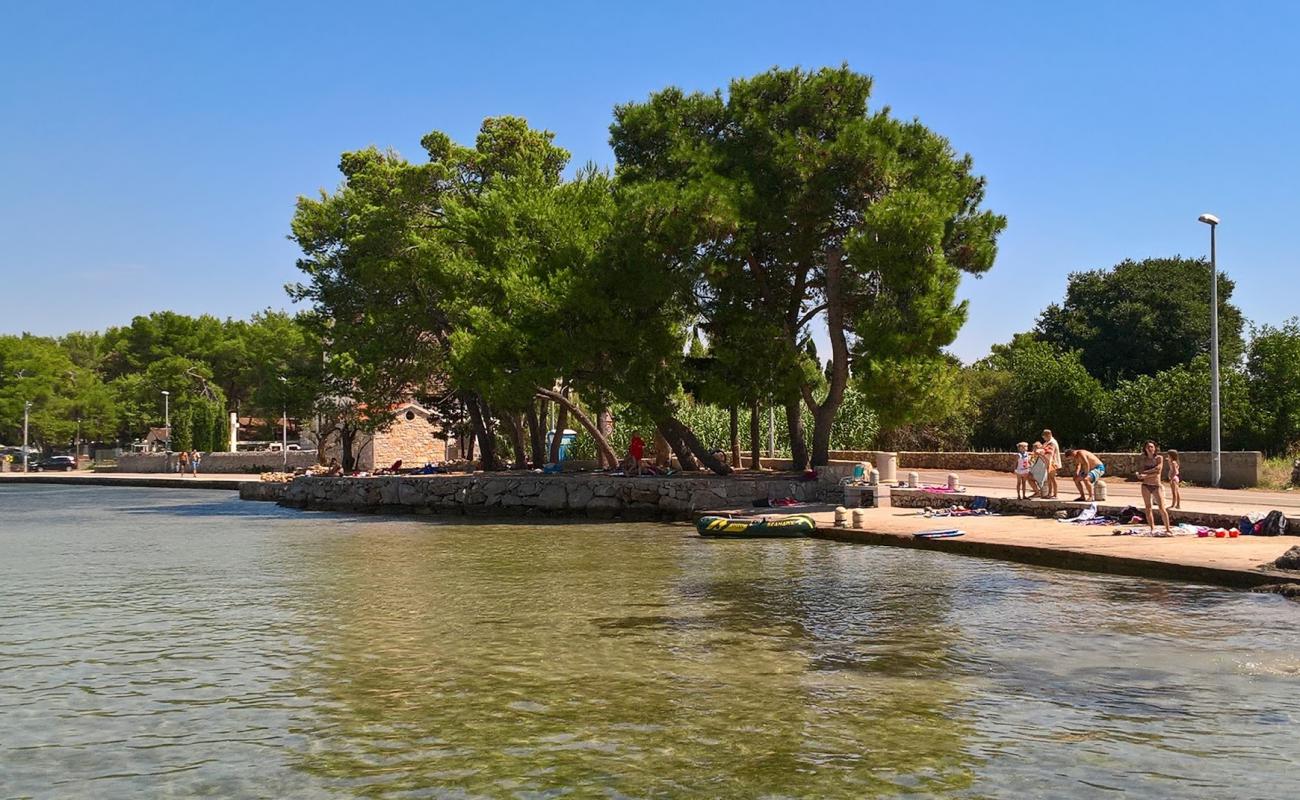 Photo de Lucina beach avec béton de surface