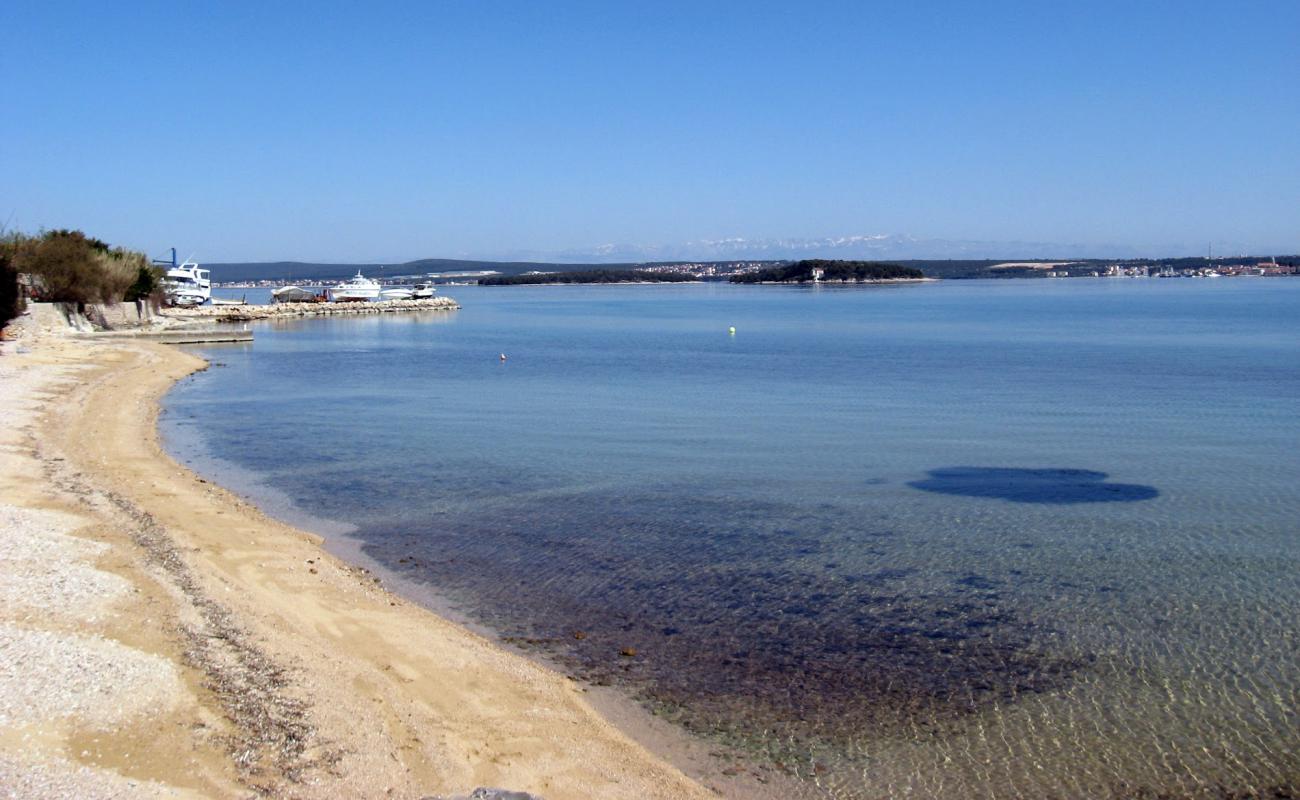 Photo de Plaza Plazine avec sable brun de surface