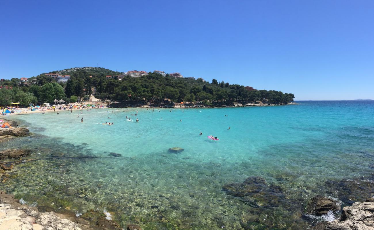 Photo de Slanica beach avec sable brun de surface