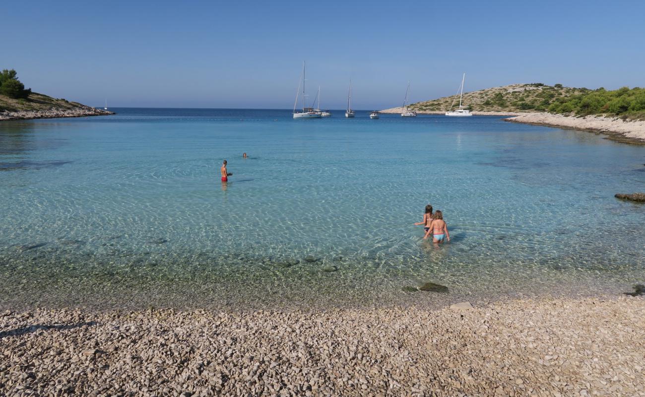 Photo de Lojena beach avec caillou clair de surface