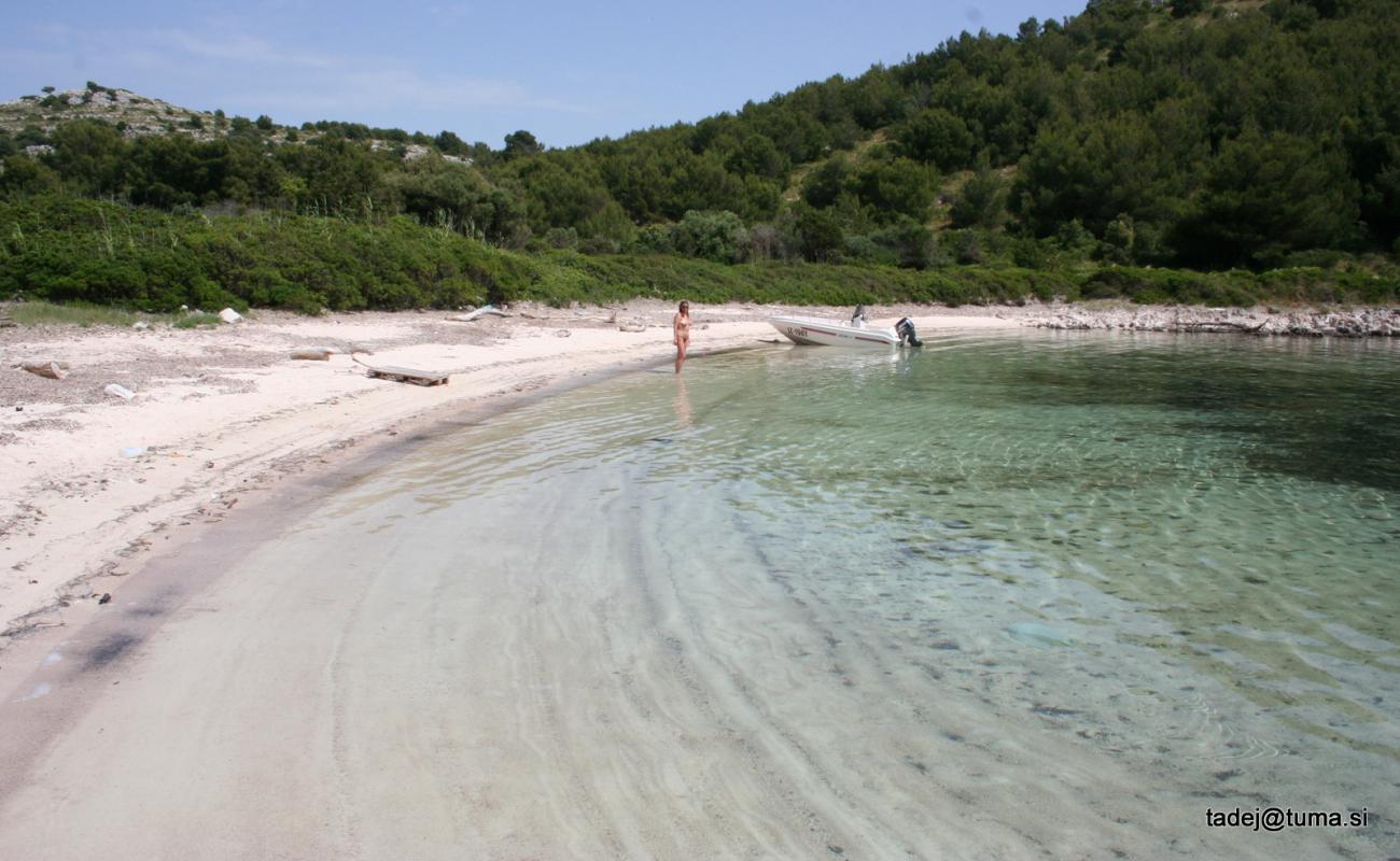 Photo de Lojisce beach avec sable lumineux de surface