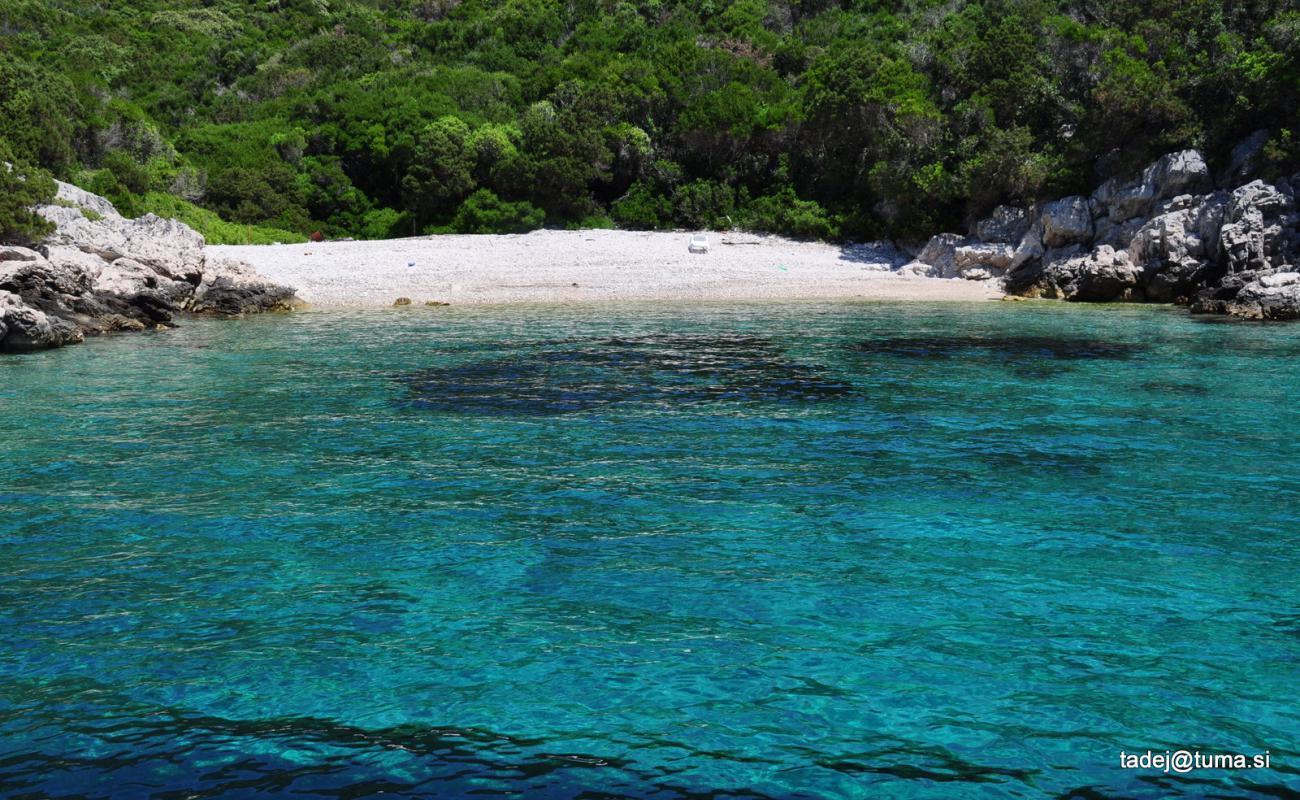 Photo de Sovlje Bay avec caillou clair de surface