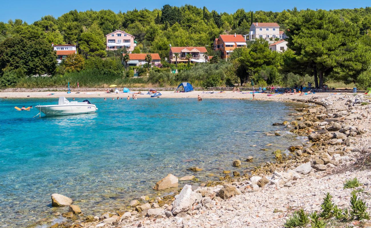 Photo de Prvic Sepurine beach avec caillou clair de surface