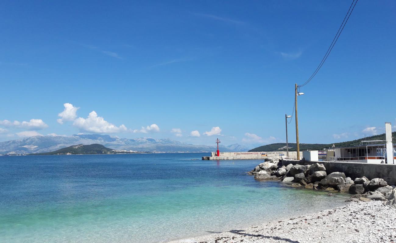 Photo de Slatine III beach avec galets beige de surface