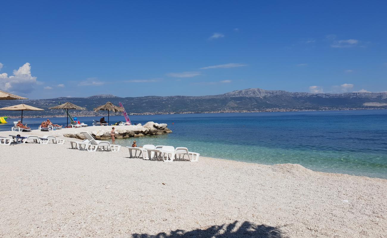 Photo de Plage d'Osoje avec petits galets blancs de surface
