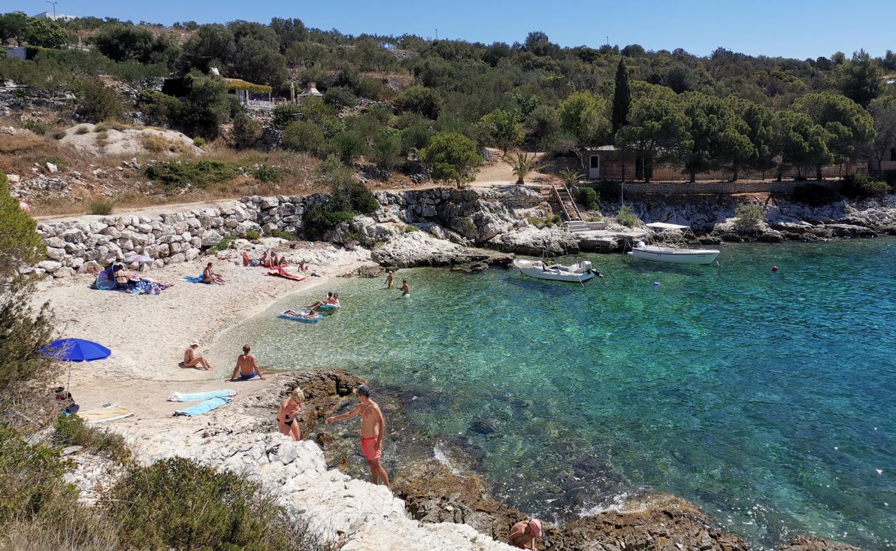 Photo de Put Tatinje beach avec caillou fin clair de surface