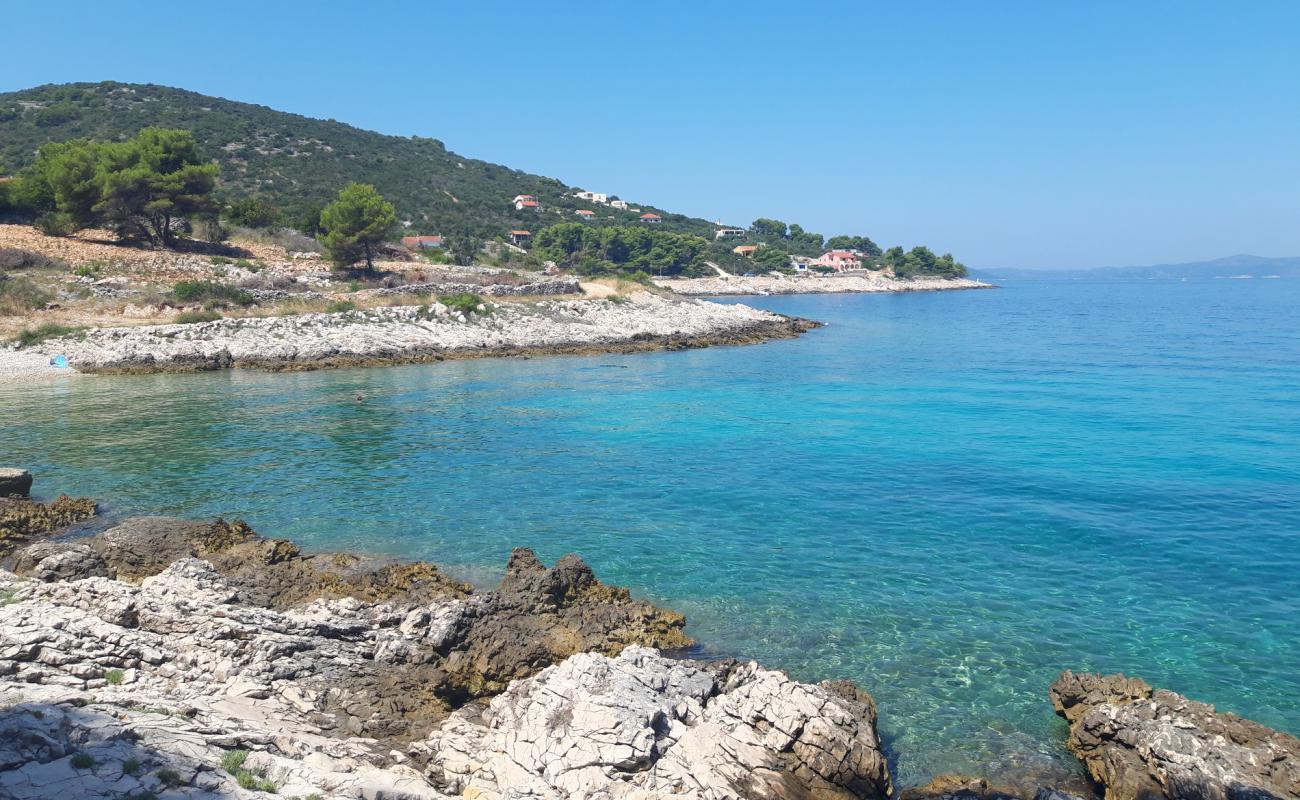 Photo de Krusica beach avec galets beige de surface