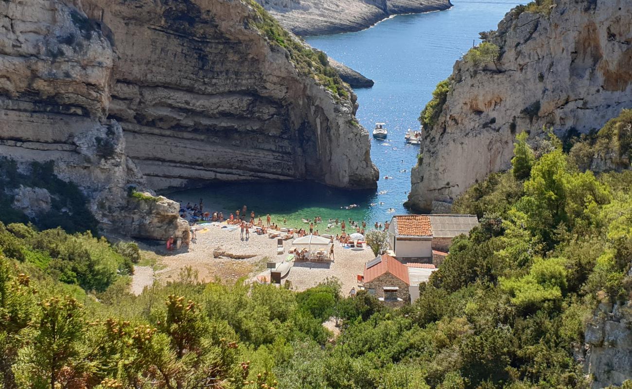 Photo de Plage de Stiniva avec caillou clair de surface