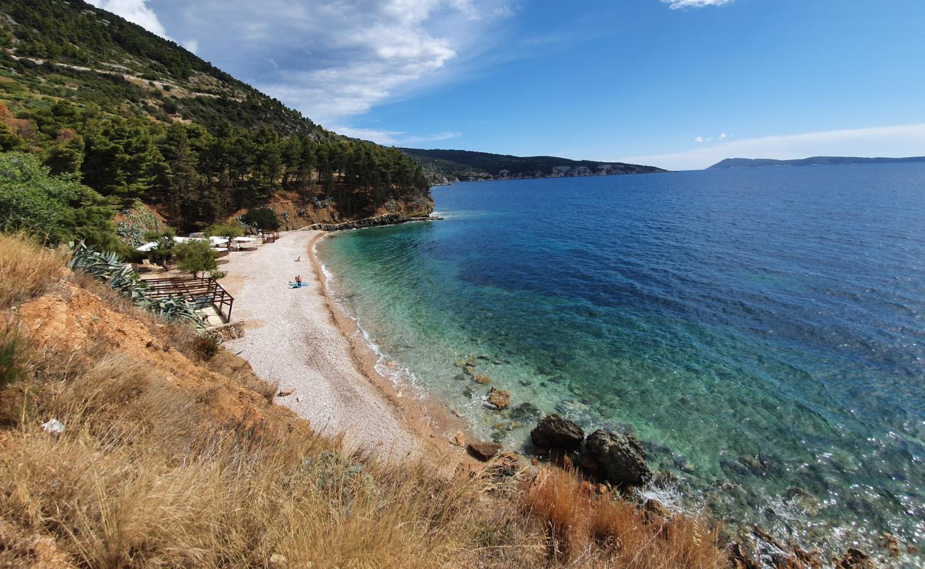 Photo de Kamenica beach avec caillou clair de surface