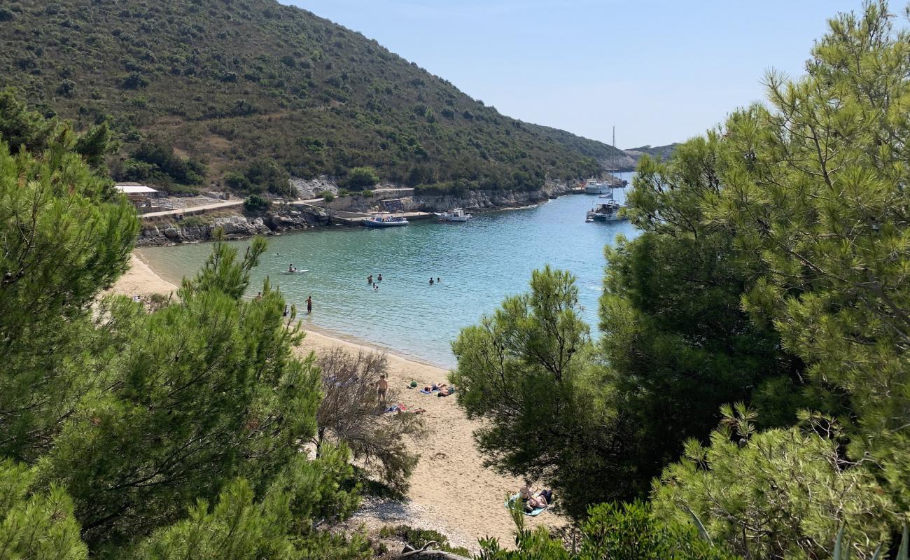 Photo de Porat beach II avec sable brun de surface