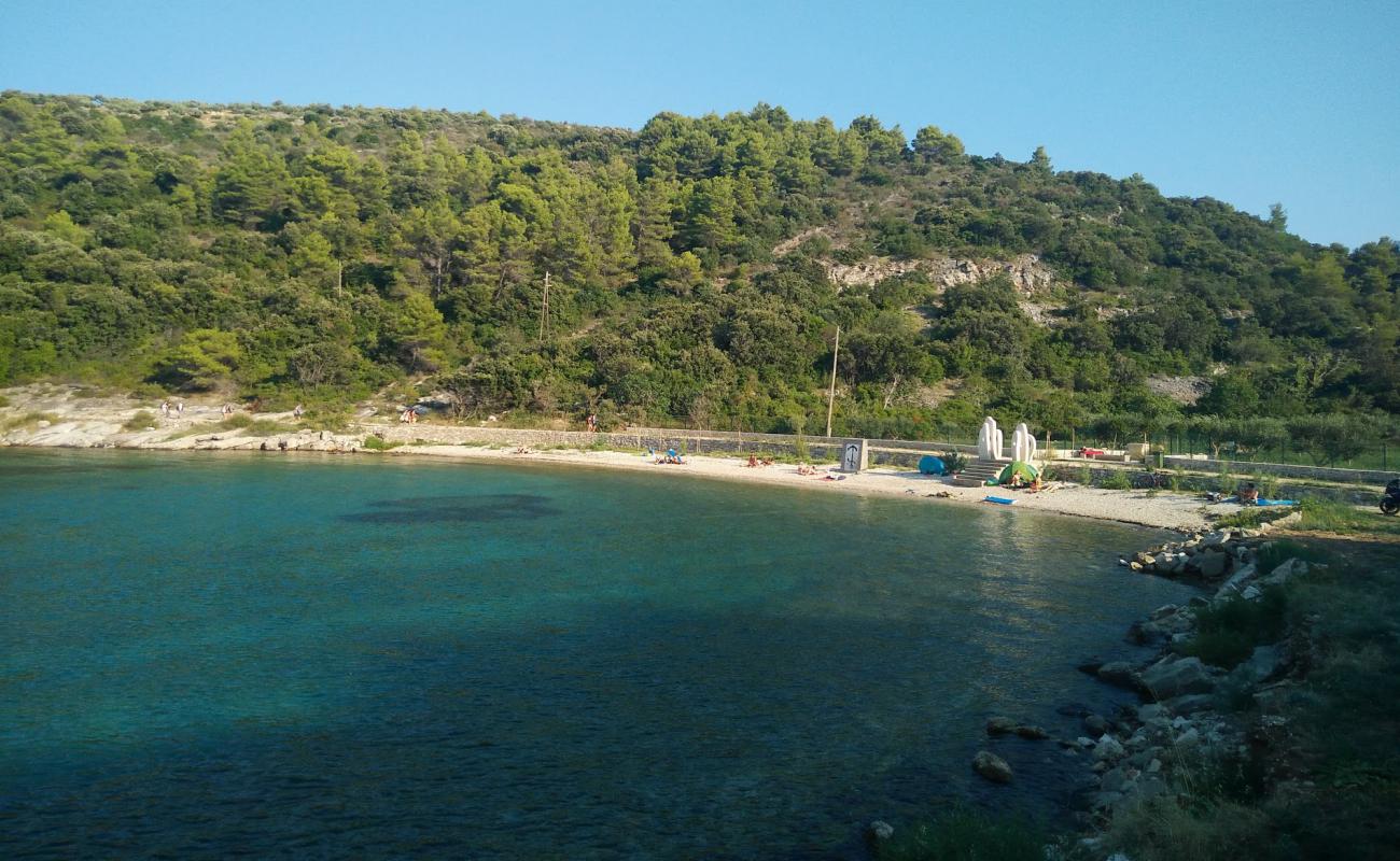 Photo de Trstena beach avec caillou clair de surface