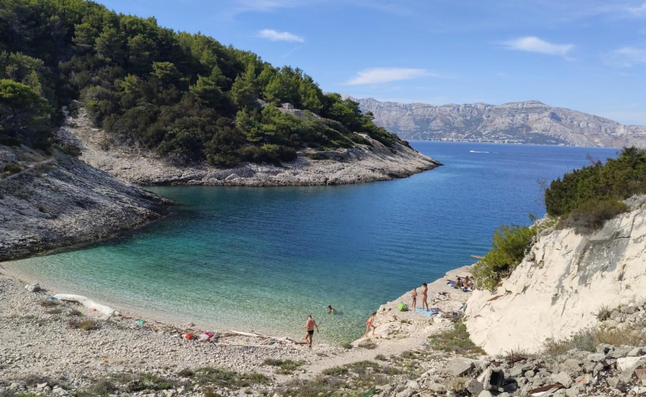 Photo de Uvala Voscica II avec galets beige de surface
