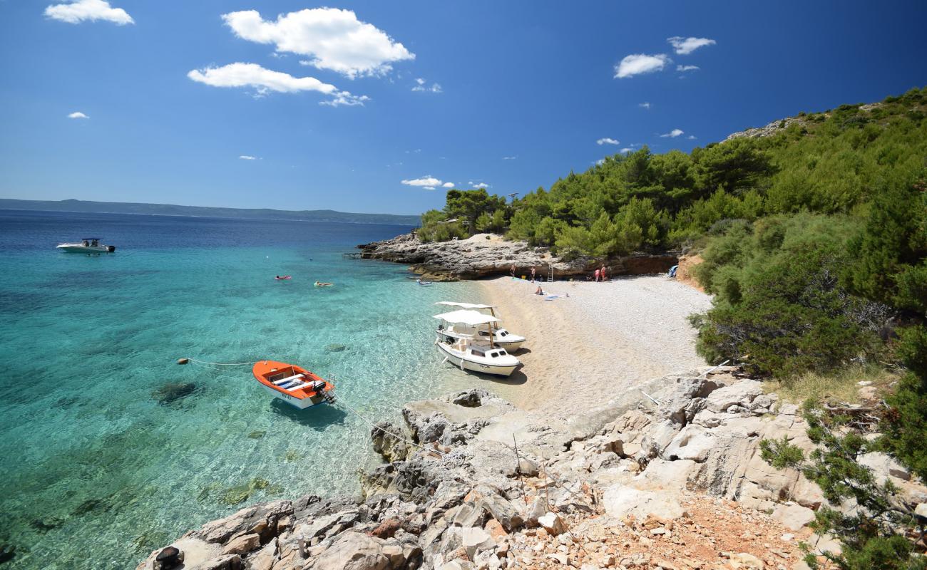 Photo de Selca beach avec petits galets beige de surface