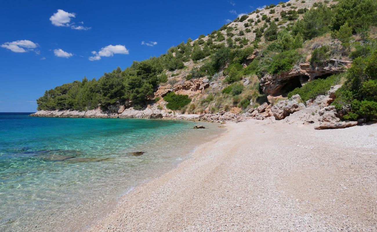 Photo de Slatina beach avec caillou fin clair de surface