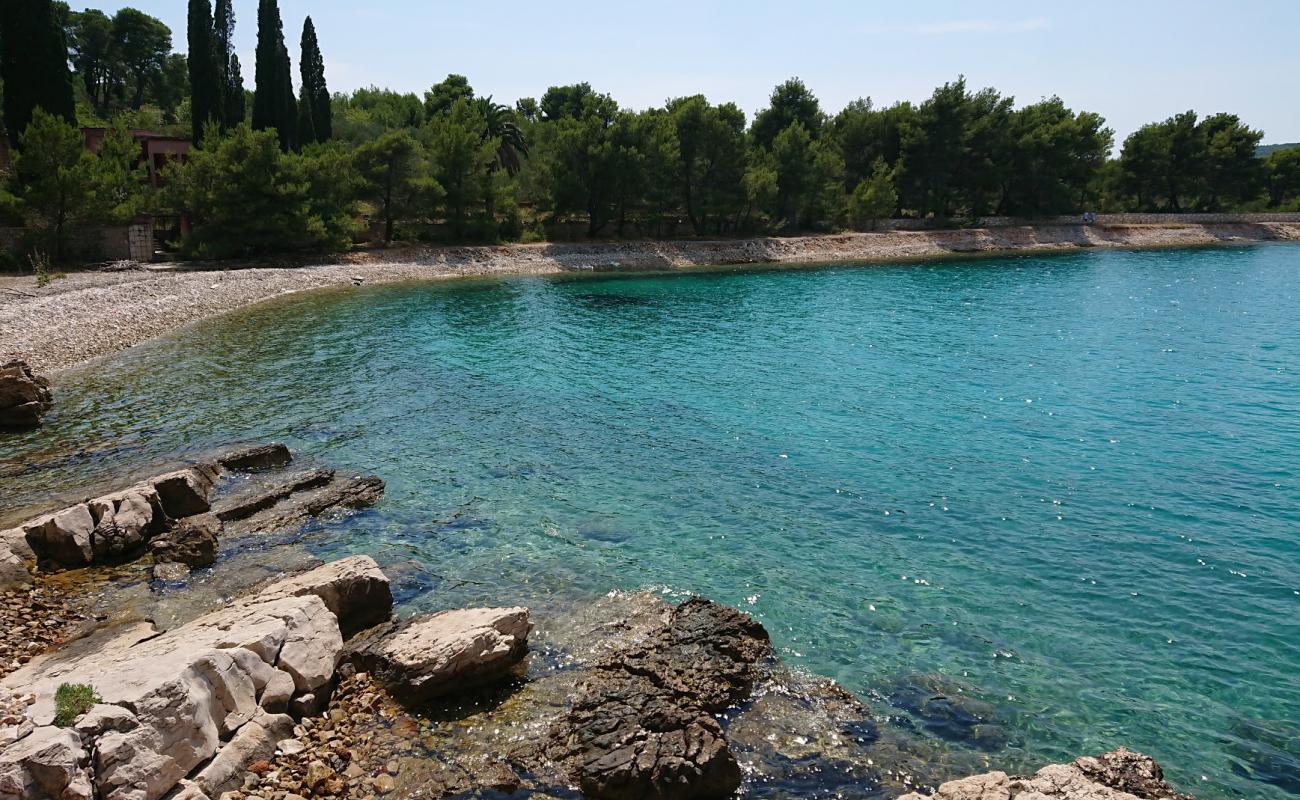 Photo de Pasika beach avec galets beige de surface