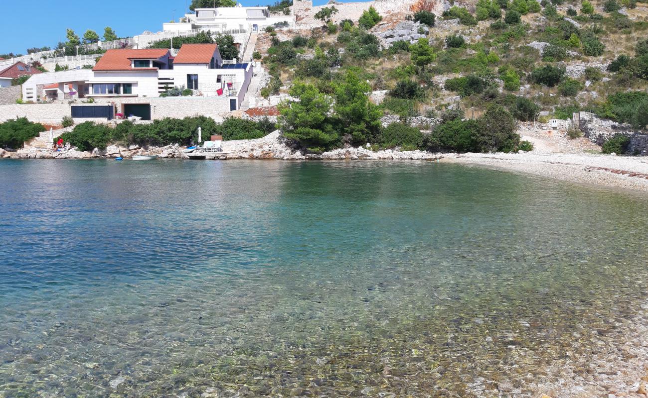 Photo de Mihoj-dolac beach avec caillou clair de surface