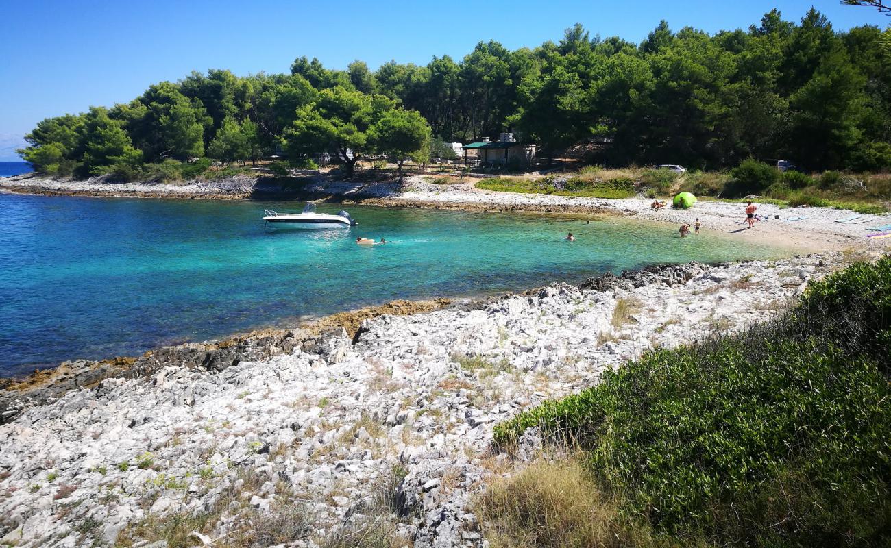 Photo de Sutivan II beach avec galets beige de surface