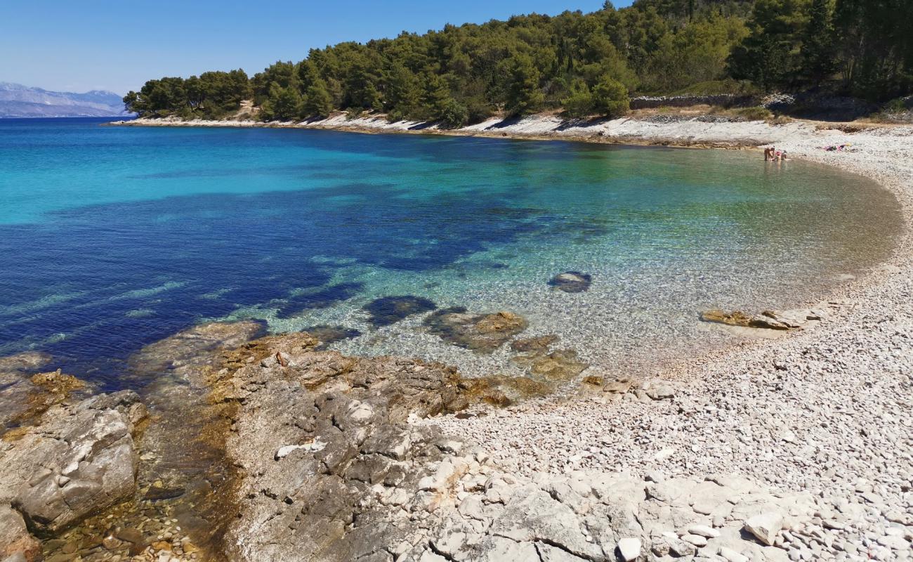 Photo de Borak Bay avec caillou clair de surface