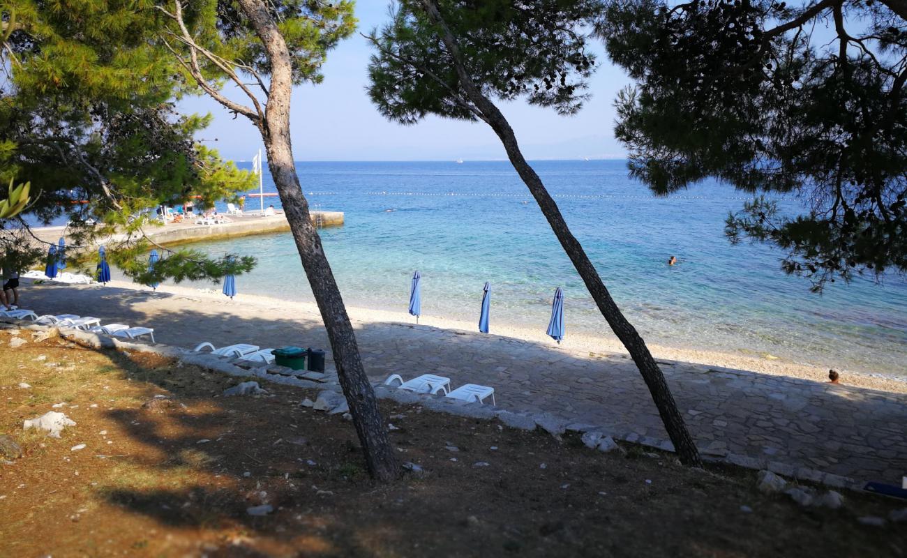 Photo de Tri Mosta II beach avec caillou fin clair de surface