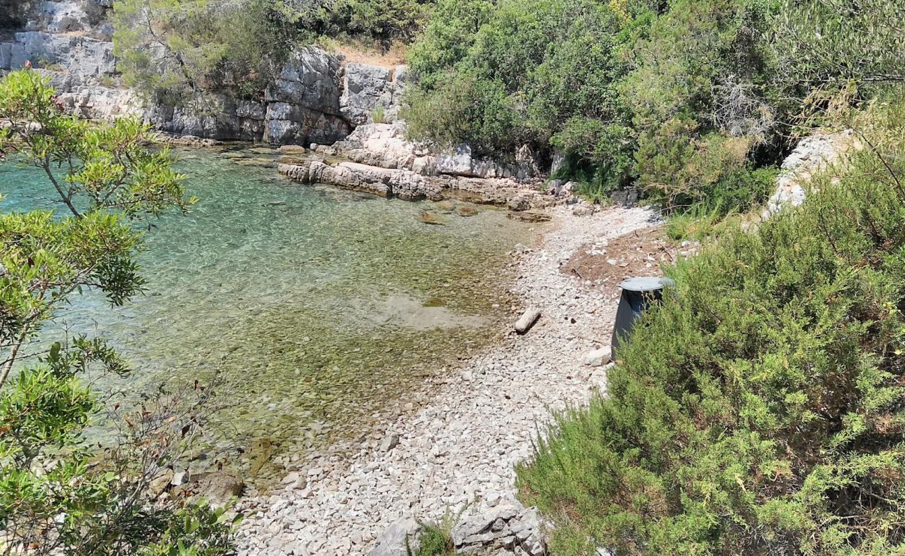 Photo de Brizenica Bay avec caillou clair de surface