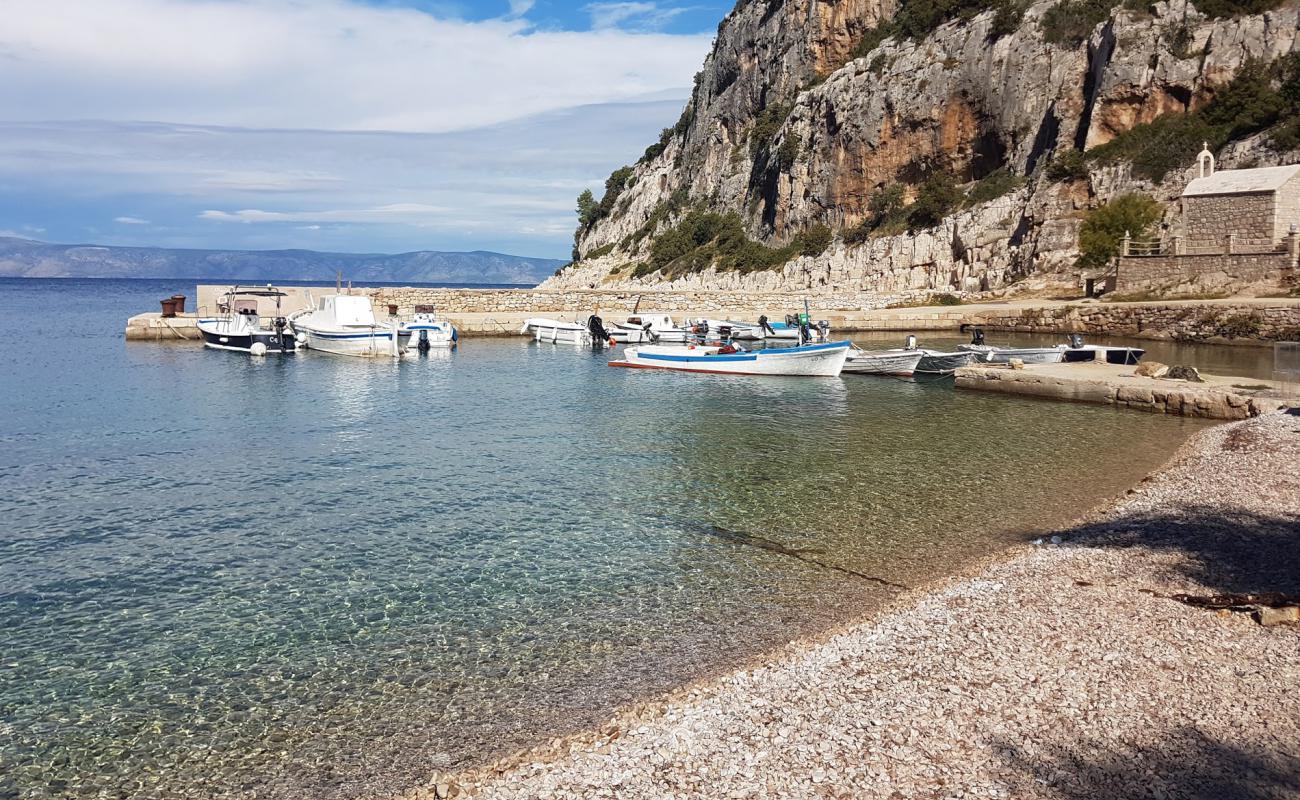 Photo de Velika Stiniva beach avec caillou clair de surface