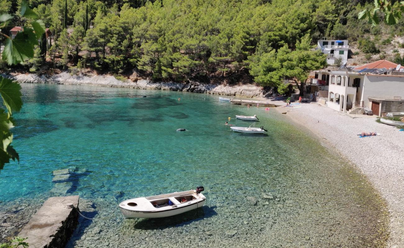 Photo de Bogomolje beach avec caillou clair de surface