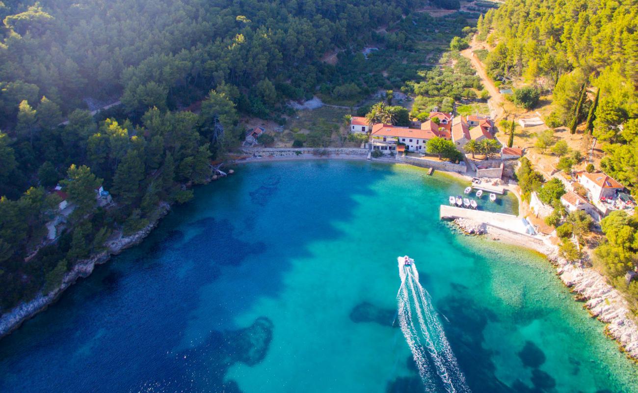 Photo de Smarska beach avec caillou fin clair de surface