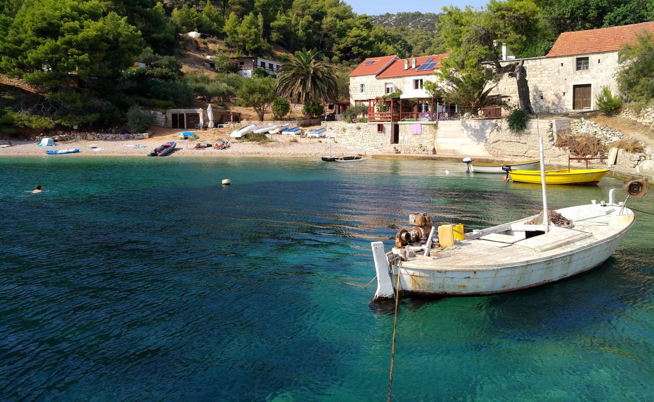 Photo de Veprinova beach avec caillou fin clair de surface