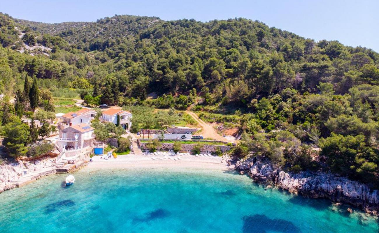 Photo de Lost beach avec petits galets beige de surface