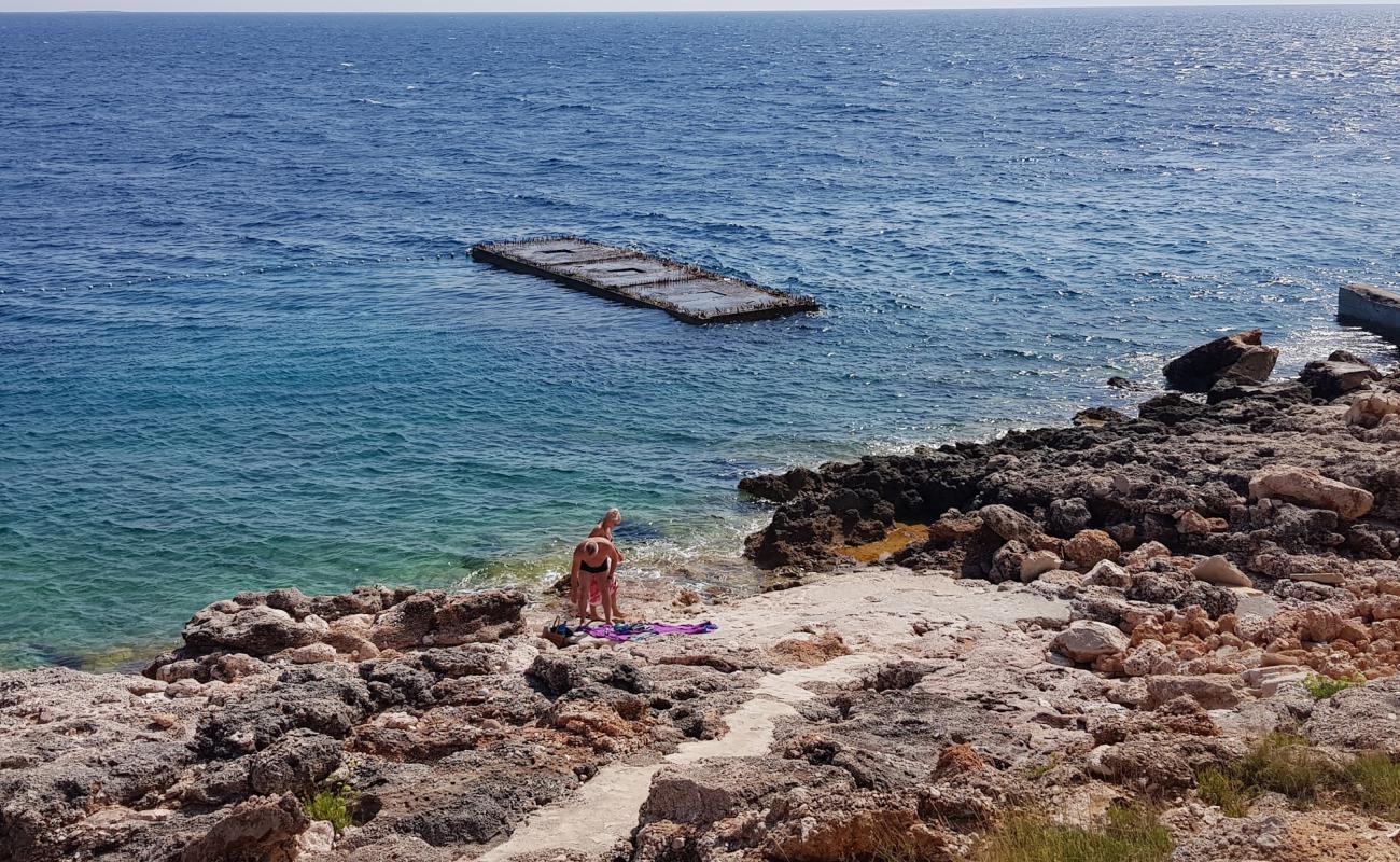 Photo de Sveta Nedjelja beach avec roches de surface