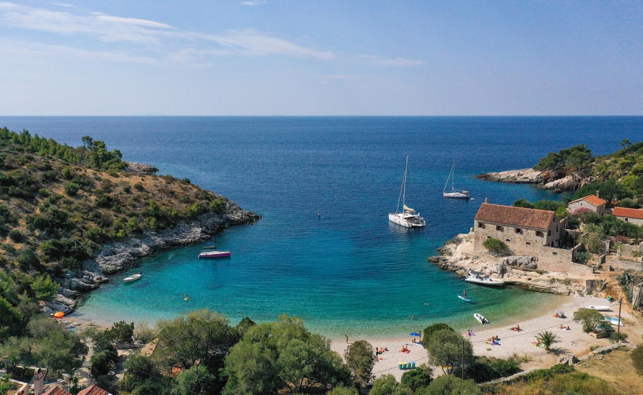 Photo de Dubovica beach avec caillou clair de surface