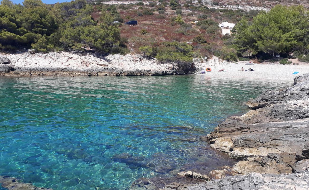 Photo de Pascuka beach avec caillou fin clair de surface