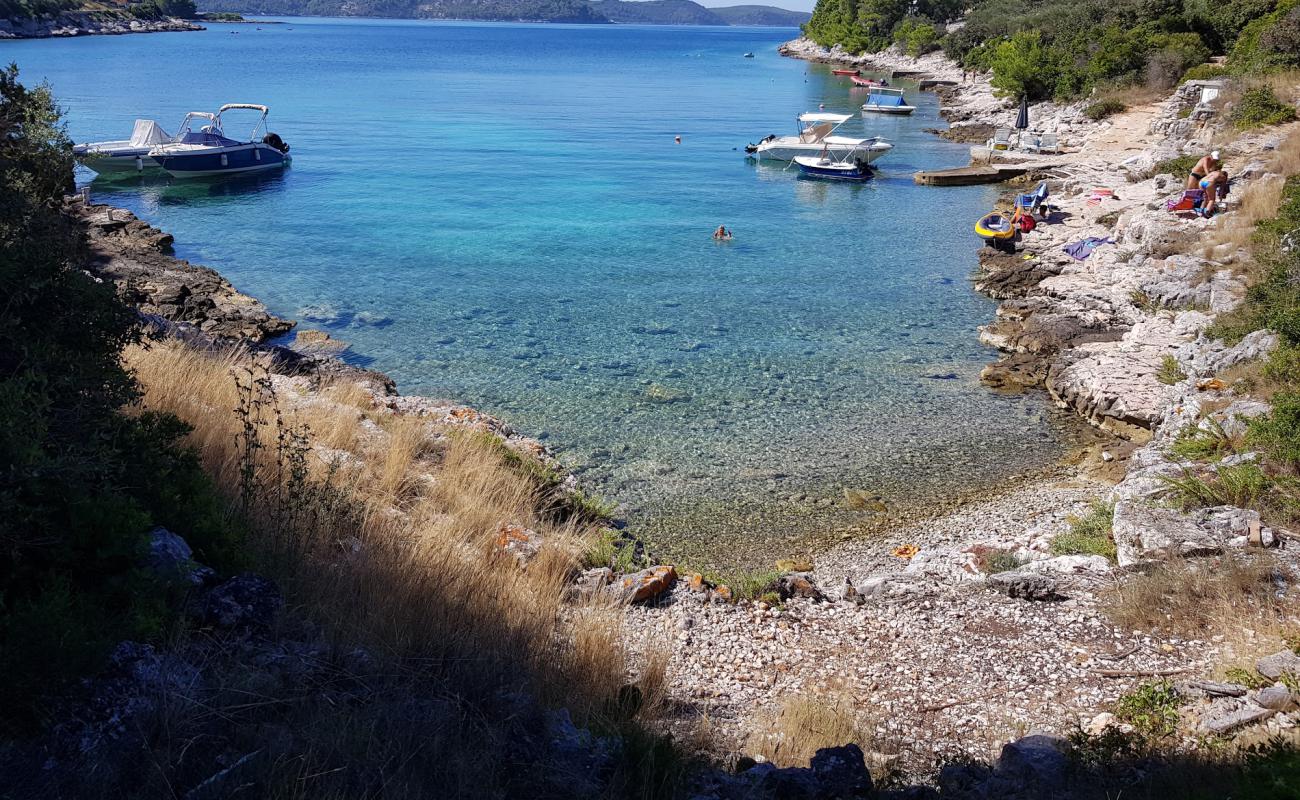 Photo de Strasincica beach avec caillou clair de surface