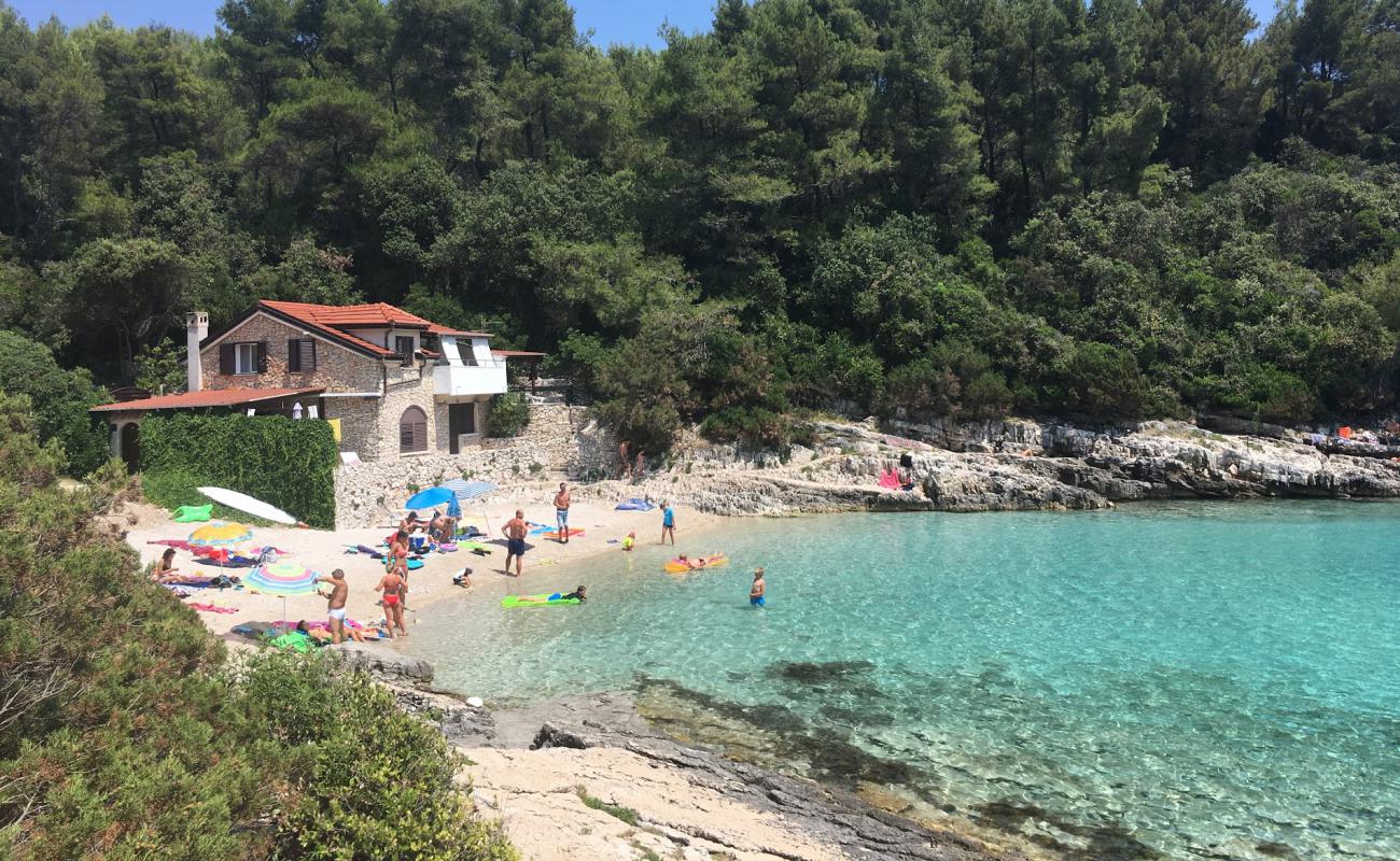 Photo de Zitna beach avec caillou fin clair de surface