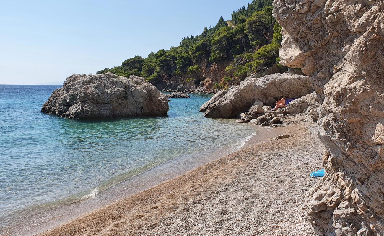 Photo de Zuljana II beach avec caillou fin clair de surface