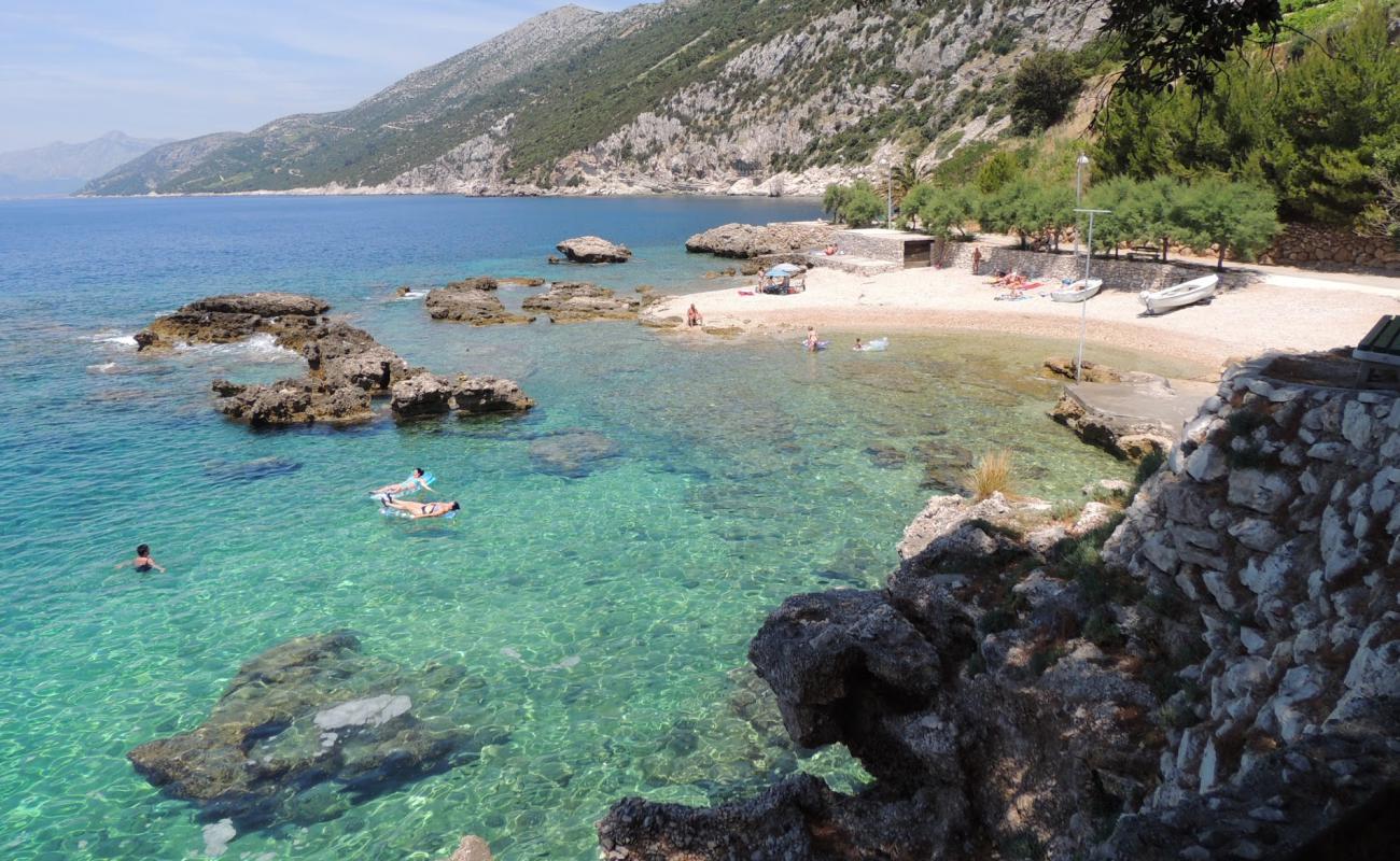 Photo de Borak II beach avec caillou fin clair de surface