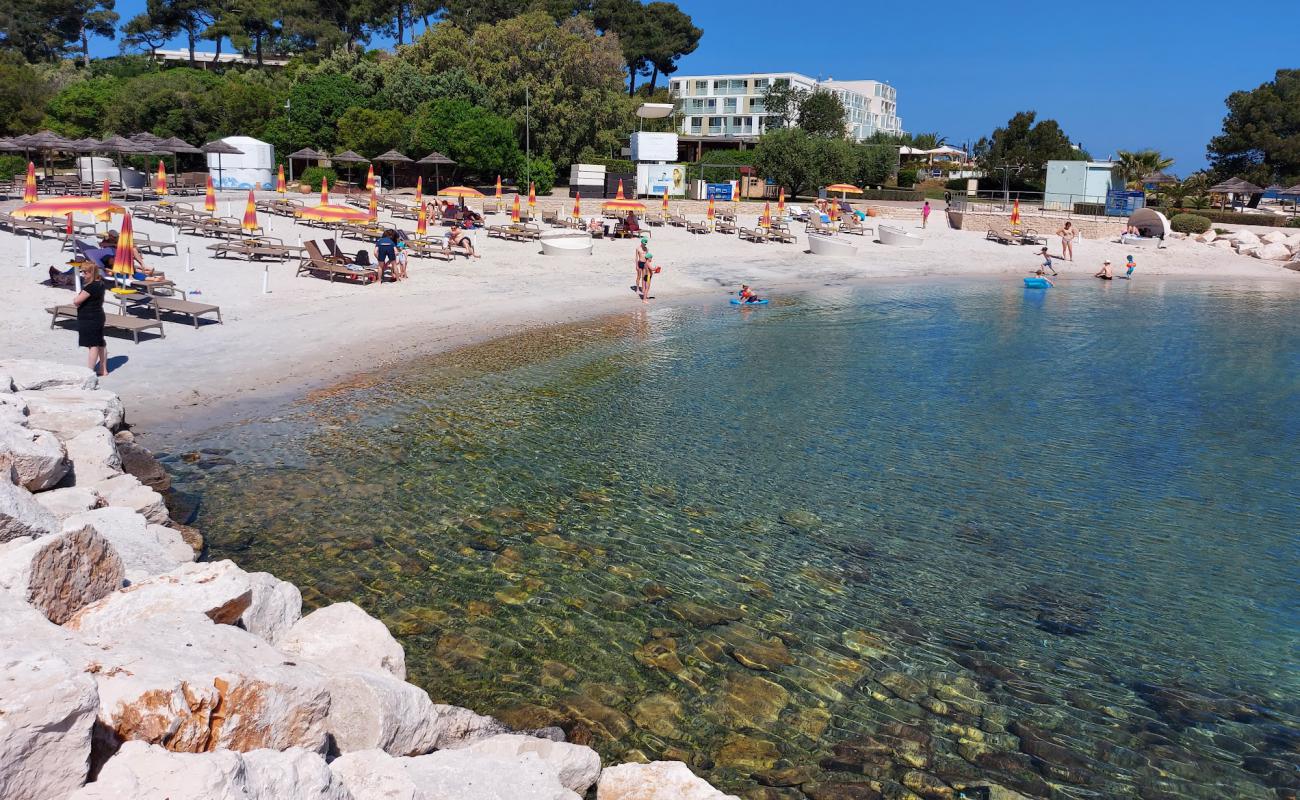 Photo de Maro Sandy Beach avec caillou fin gris de surface