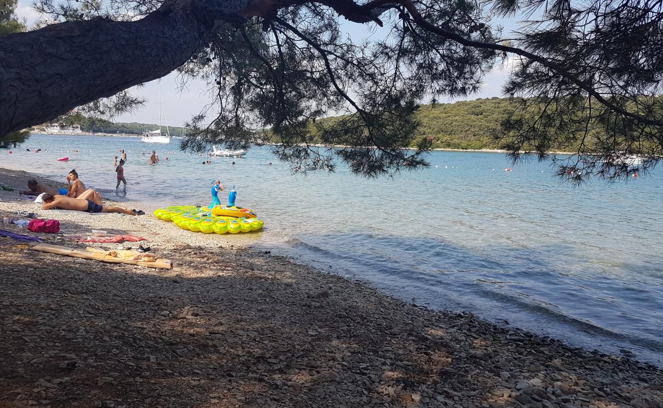 Photo de Plaza Fratarski Otok avec roches de surface