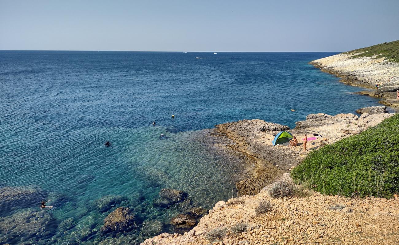 Photo de Crvene Stijene FKK Beach avec roches de surface