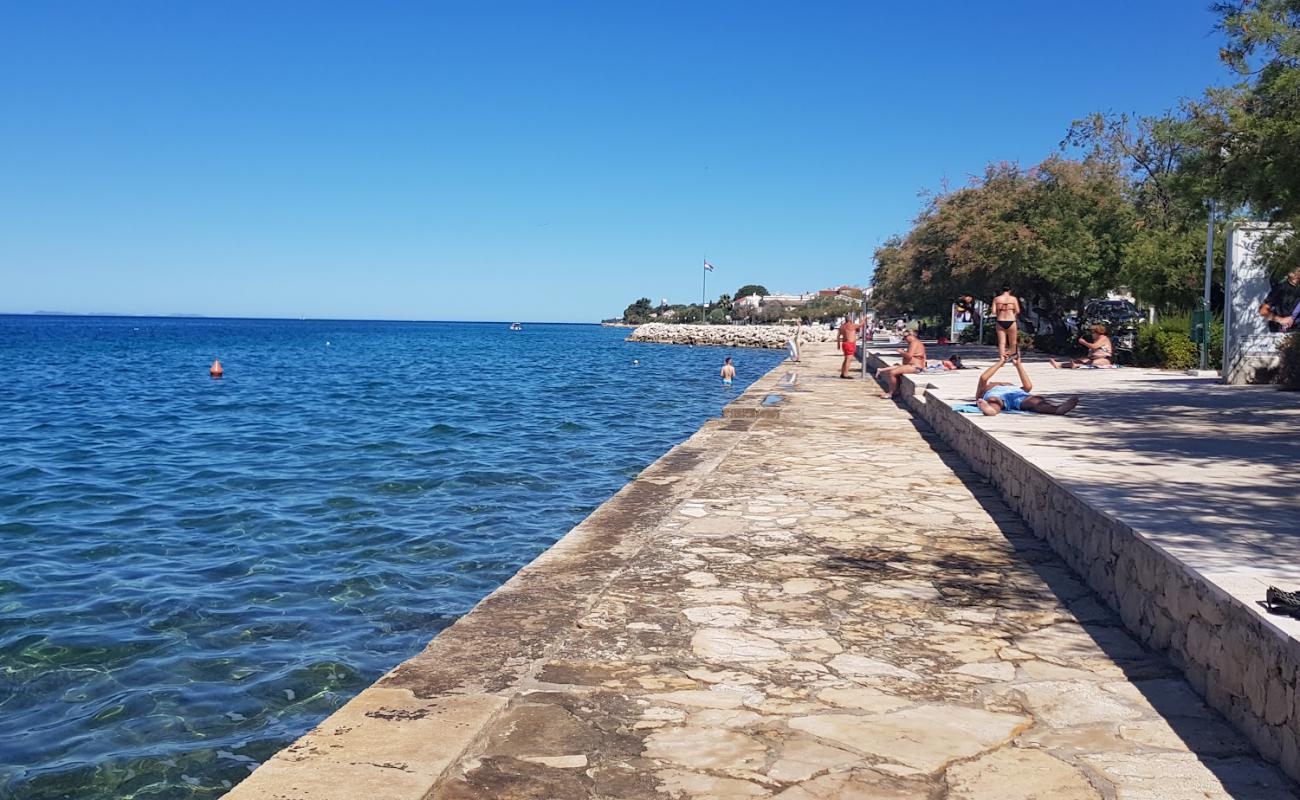 Photo de Diklo Village Beach avec béton de surface